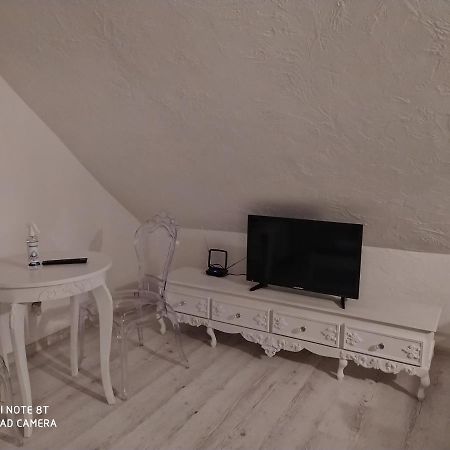 White Apartment Elblag Exteriör bild